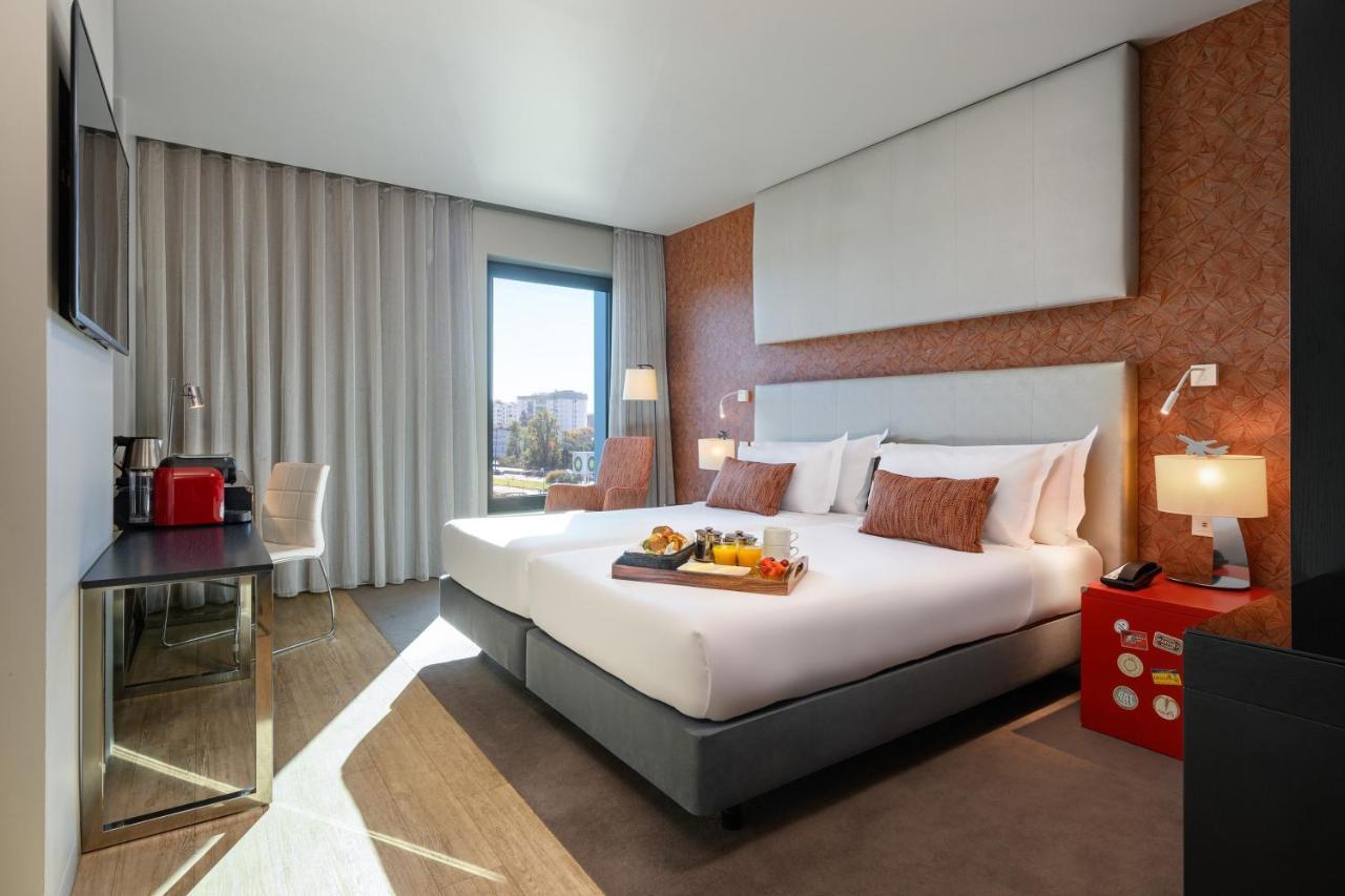 Hotel Meliá Lisboa Aeroporto Esterno foto