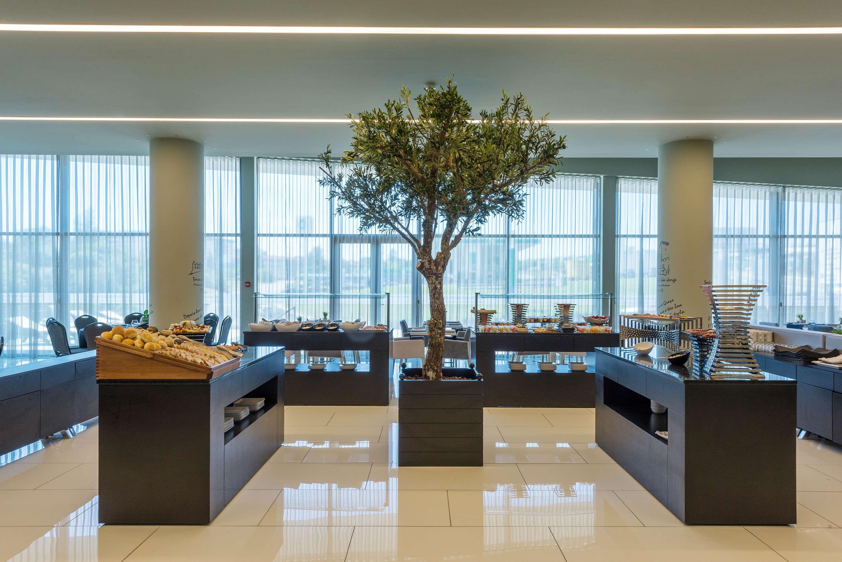 Hotel Meliá Lisboa Aeroporto Esterno foto