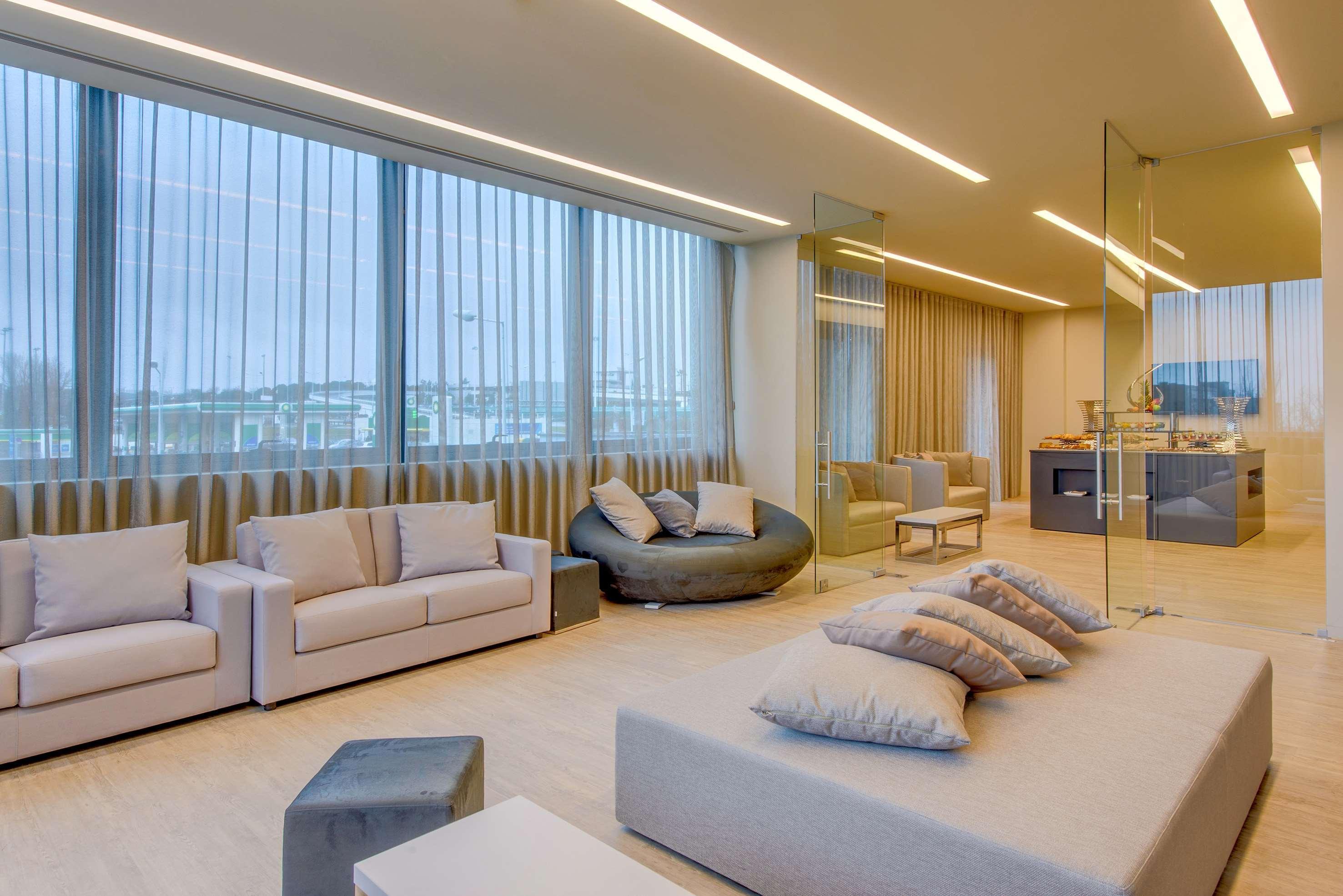 Hotel Meliá Lisboa Aeroporto Esterno foto